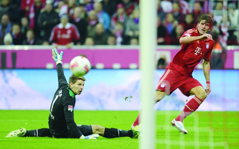 Bayern crushes Hanover 5-0; Dortmund up to second