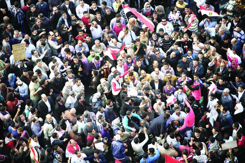 Tens of thousands in Tahrir as pressure piles on Mursi
