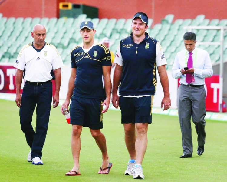 Australia, South Africa fight for world top spot