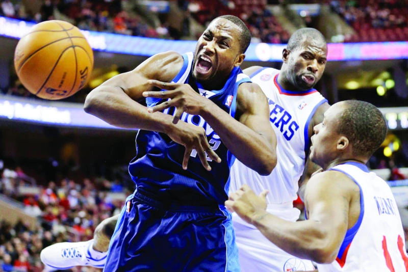 Sixers hang on for victory over Mavericks