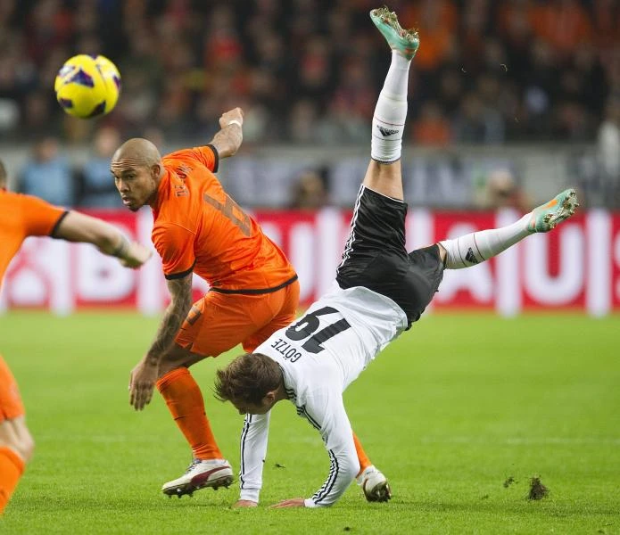 Injury-depleted Netherlands, Germany draw 0-0