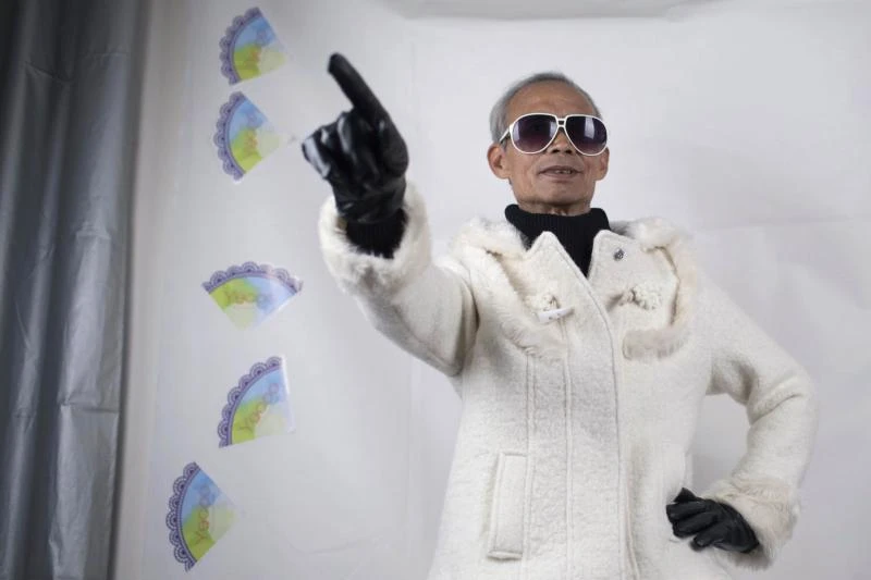 Grandfather takes China by storm — as women’s fashion model
