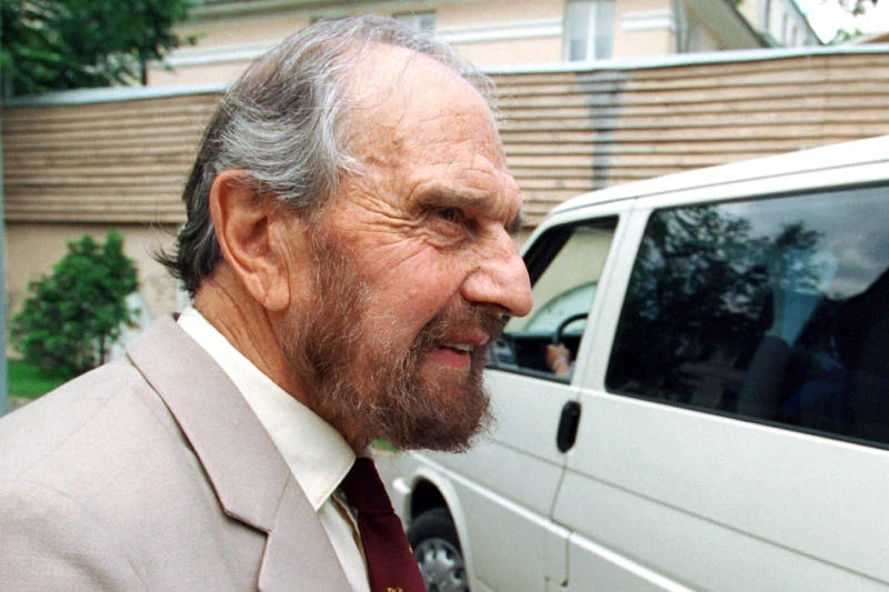 'Lucky' British traitor Blake turns 90 in Russia