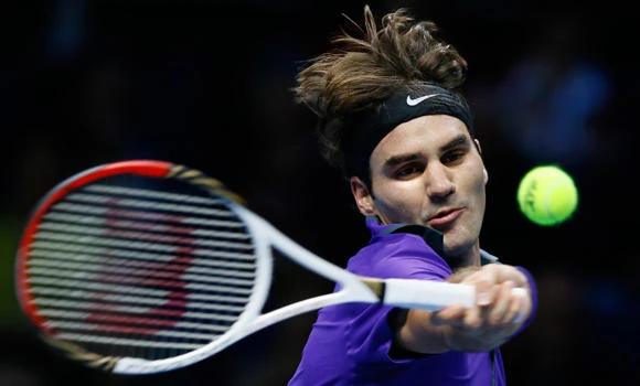 Roger Federer reaches semifinals at ATP finals