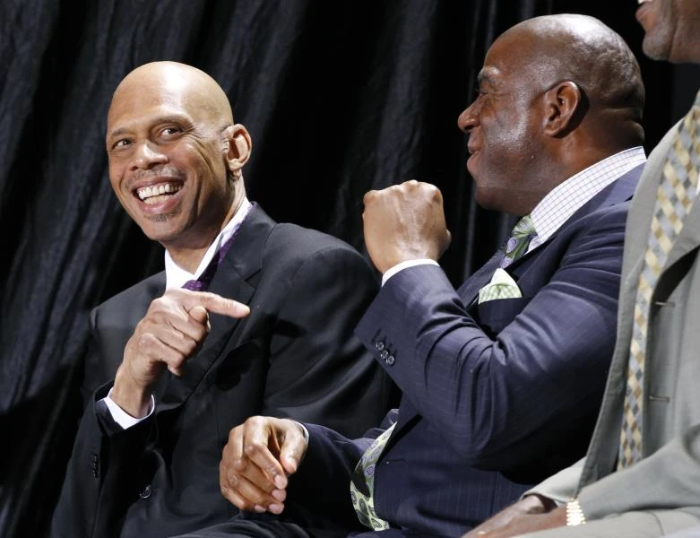 LA Lakers honor Abdul-Jabbar with statue