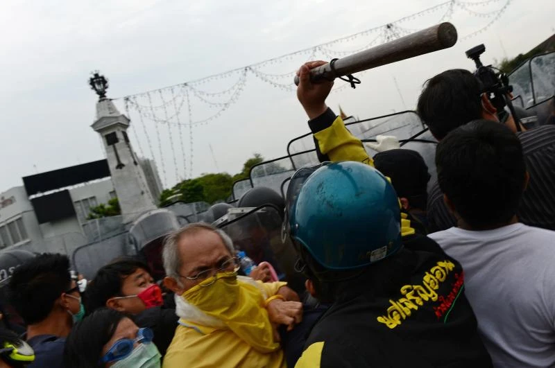 Tensions flare as protesters urge Thai PM to quit