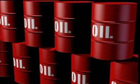 US crude oil supplies drop by 300,000 barrels