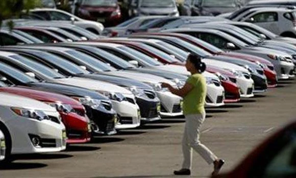 US retail sales sag on autos, wholesale prices subdued