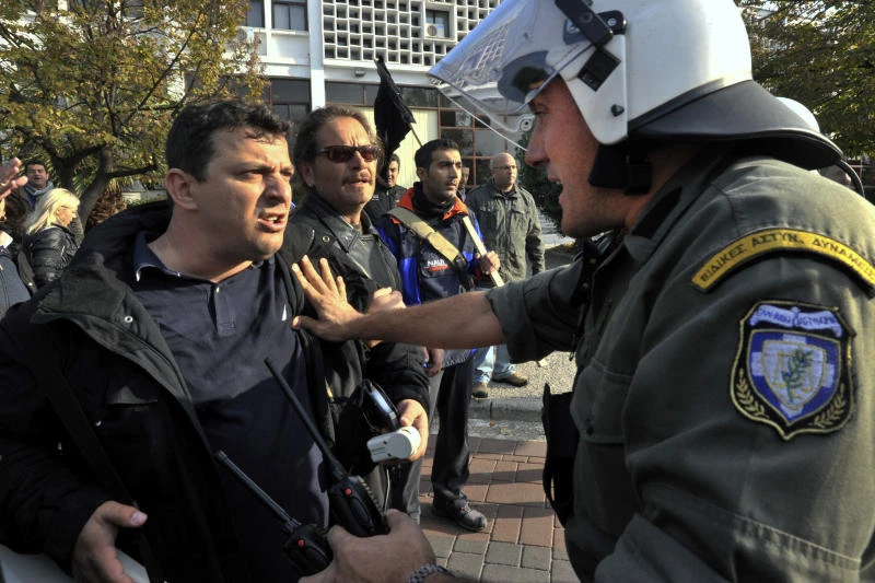 Greece still uncompetitive despite plunging wages