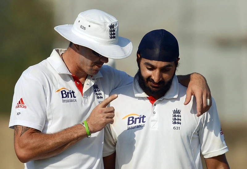 India crumbles as England poised to equal Test series