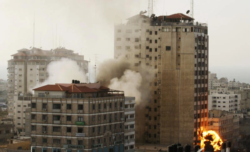 Hamas sticks to truce demand; death toll 102