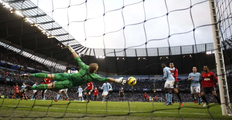 Van Persie stuns City in derby thriller