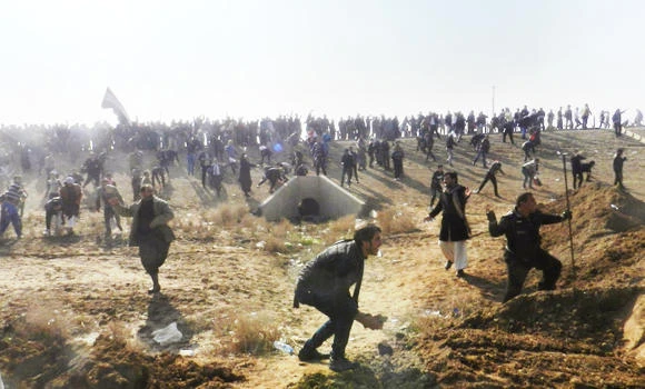 Two hurt as protesters attack Iraq deputy PM
