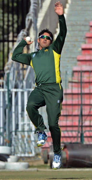 Pakistan’s Ajmal signs for Hampshire