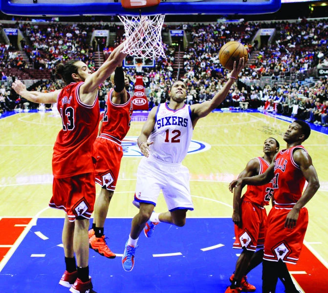 Noah powers Bulls past Sixers