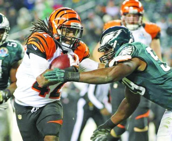 Bengals boost playoff bid by downing Eagles