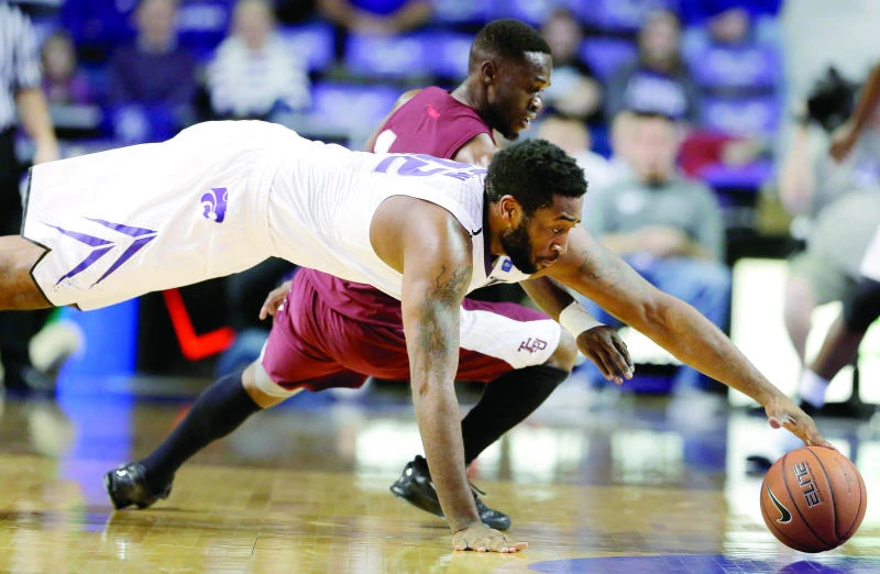 No. 4 Arizona rolls over Oral Roberts 89-64