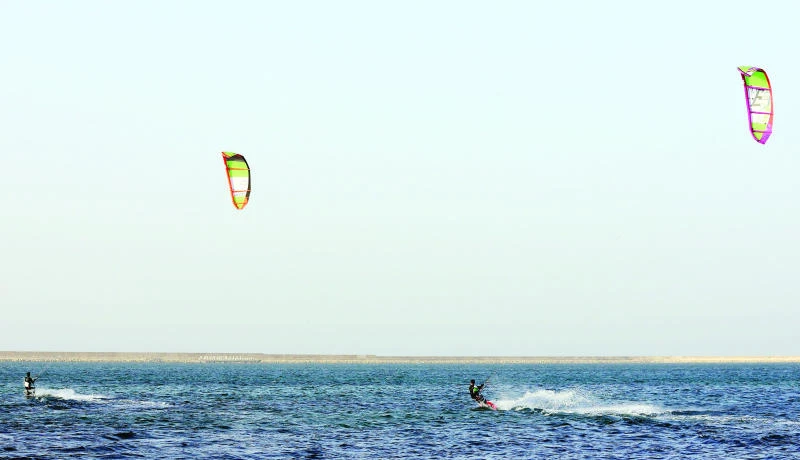 Kitesurfers ride new winds in Libya
