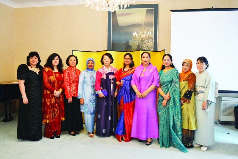 Cultural exchange highlights Asian traditional wear