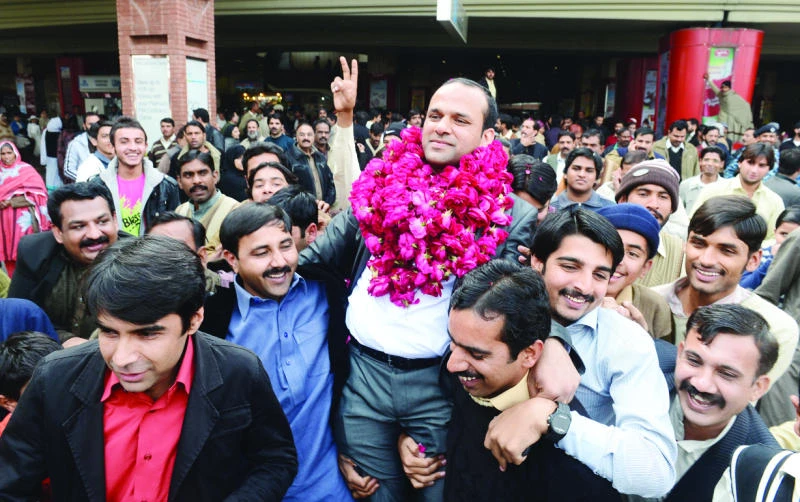 'One Pound Fish’ singer returns to a hero’s welcome in Pakistan
