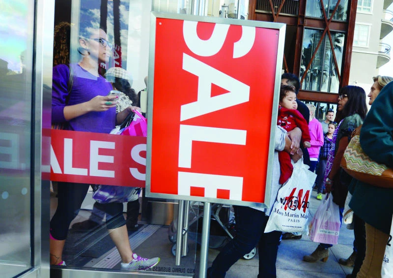 US retailers scramble after lackluster holiday sales
