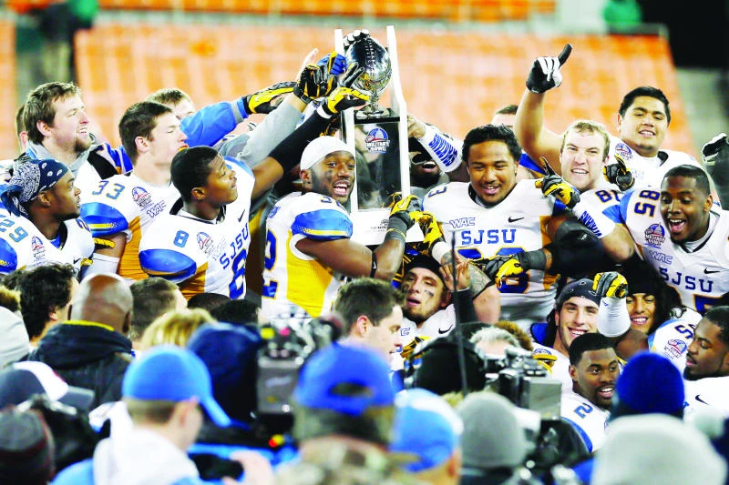 Baylor Bears overwhelm UCLA Bruins in Holiday Bowl