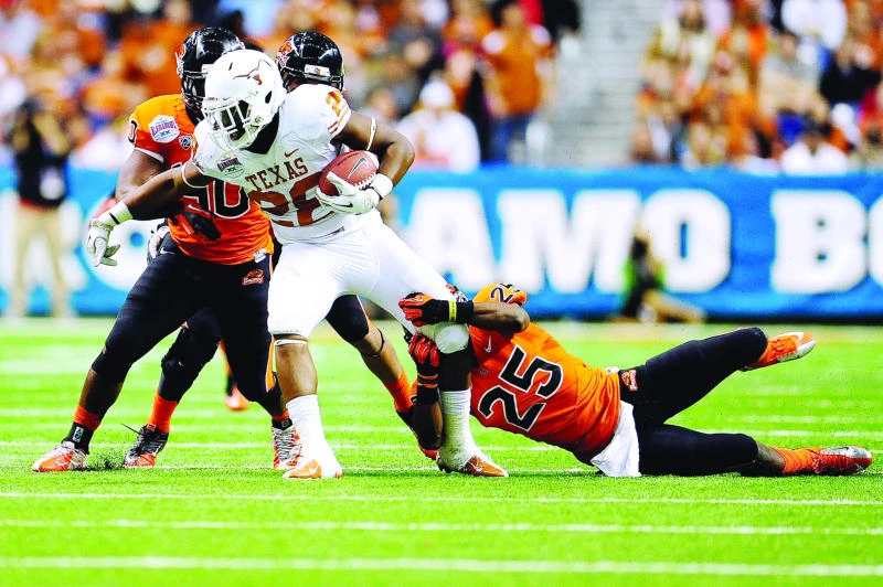 Texas stuns Oregon in Alamo Bowl