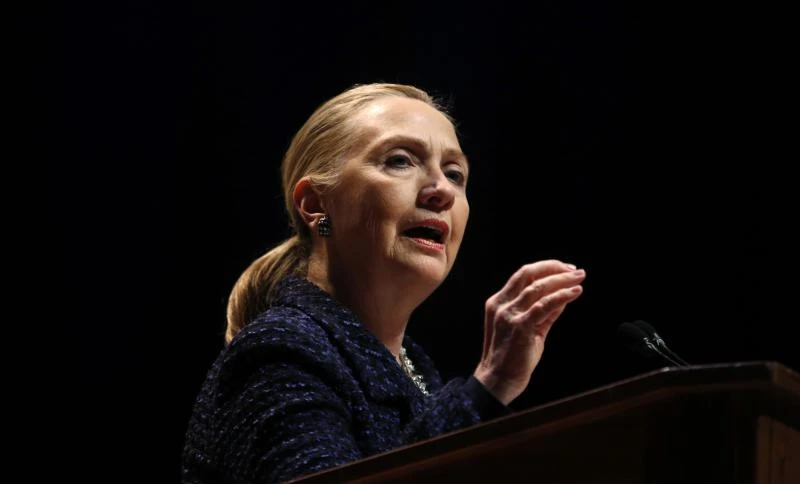 Clinton remains out of sight in hospital