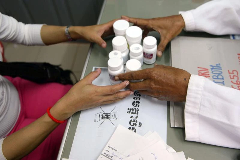 S. Africa bids to break longest AIDS ribbon record
