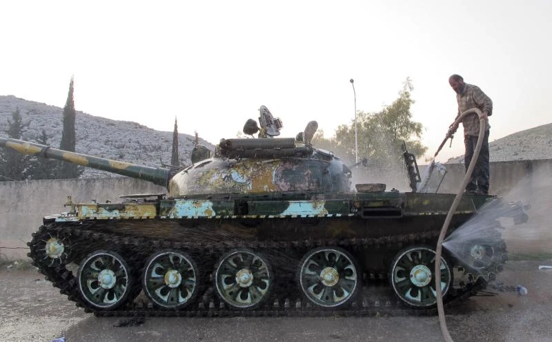 Syrian fighters capture army base