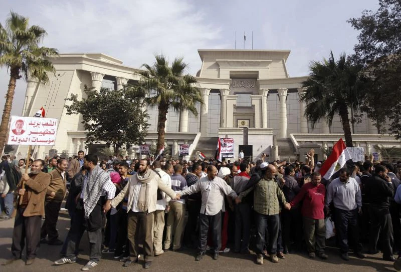 Protesters force Egypt’s top court to halt session