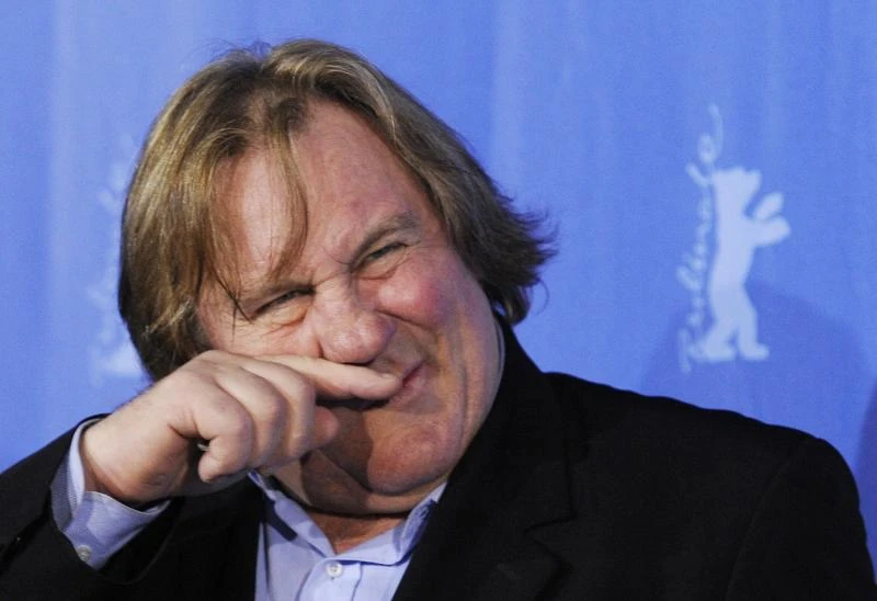 Depardieu reportedly surrendering French passport