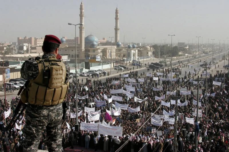 Protest against Iraq PM blocks highway to Syria, Jordan