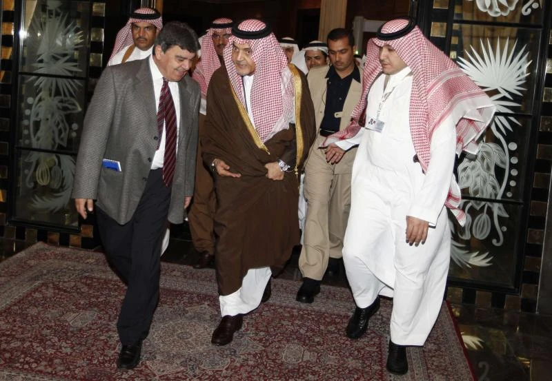GCC ministers discuss economy ahead of summit