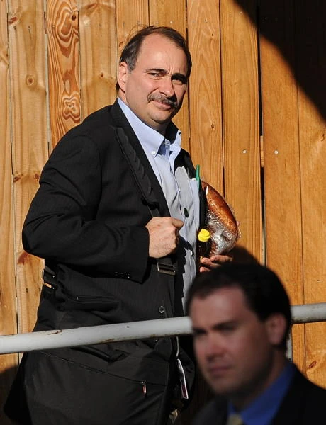 Obama aide Axelrod loses mustache on TV for charity
