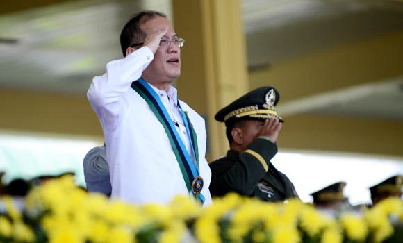 Philippine president approves contraceptives law