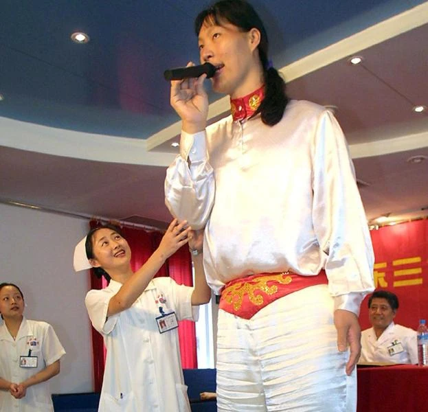 World’s tallest woman dies in China