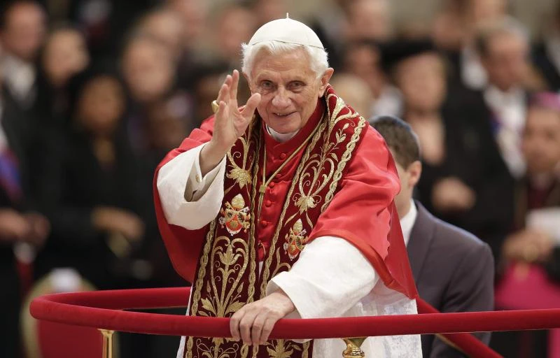 Pope gets more than half million Twitter followers