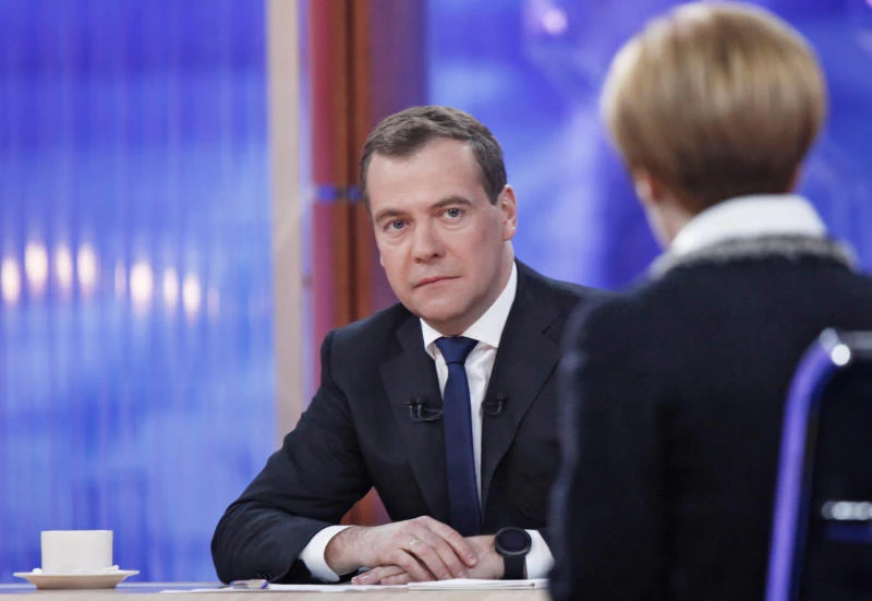 Russian premier jokes about secret files on aliens