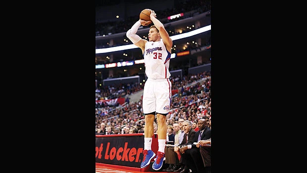 Clippers rout Suns and stretch win streak to 13