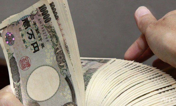 Japan rubbish worker finds $ 120,000 cash in trash