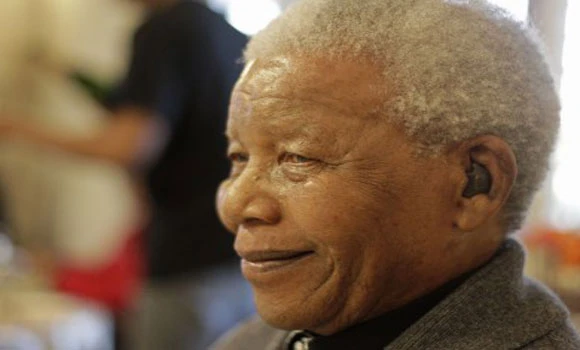 Mandela ‘comfortable’ after night in hospital