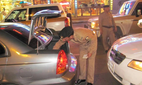 29 expats held for cheating in car inspection test