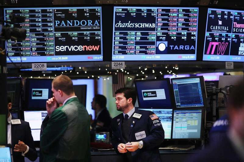 Dollar and Treasuries to gain on fiscal woes