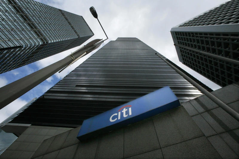 Fewer US banks failing as industry strengthens