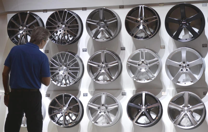It’s aluminum showdown show time, again