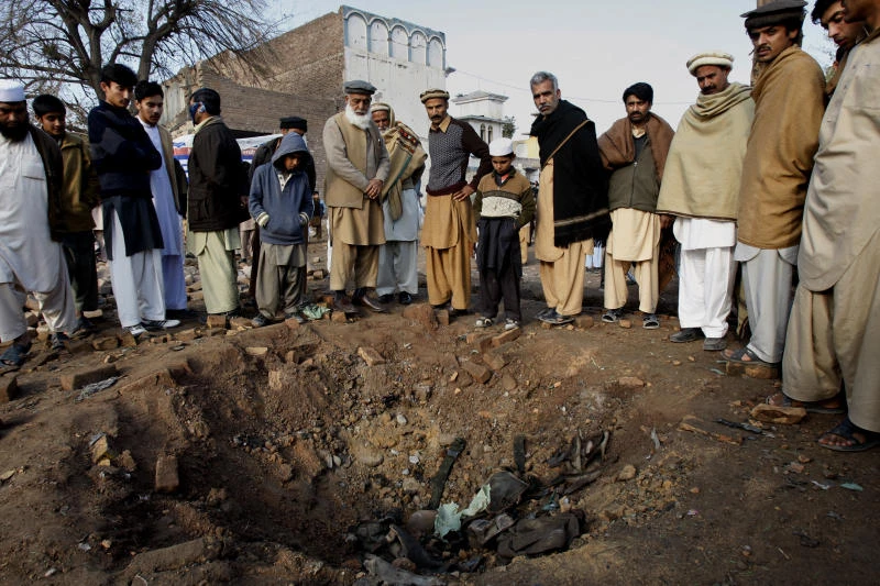 Pak police battle militants after deadly airport raid
