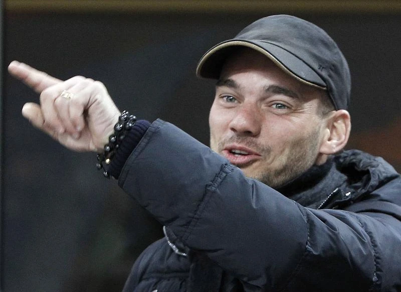 Sneijder due to arrive at Galatasaray after surprise move
