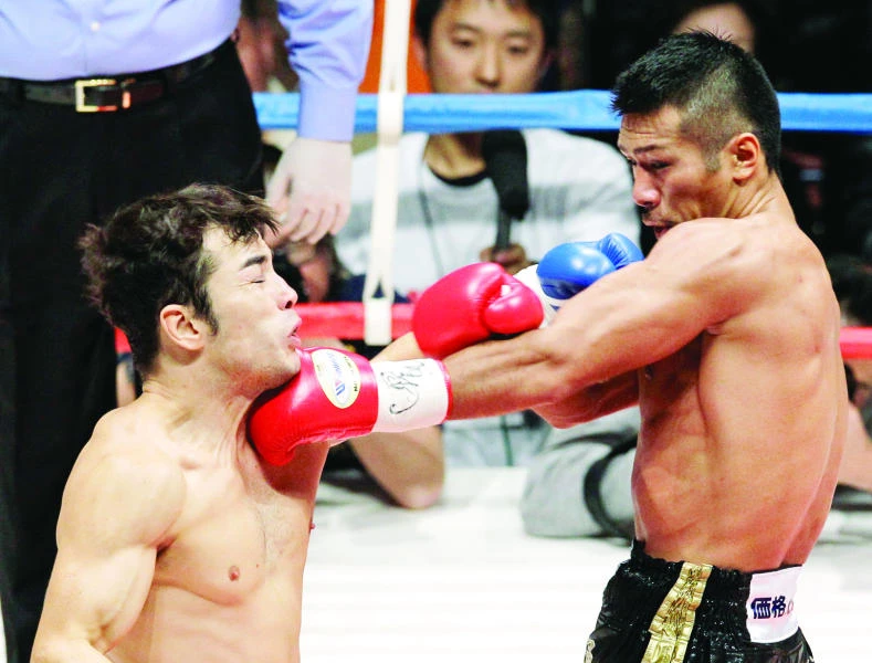 Uchiyama defends WBA super-featherweight title