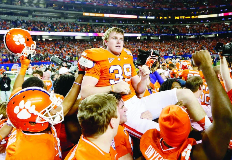Last-play goal lifts Clemson over LSU 25-24